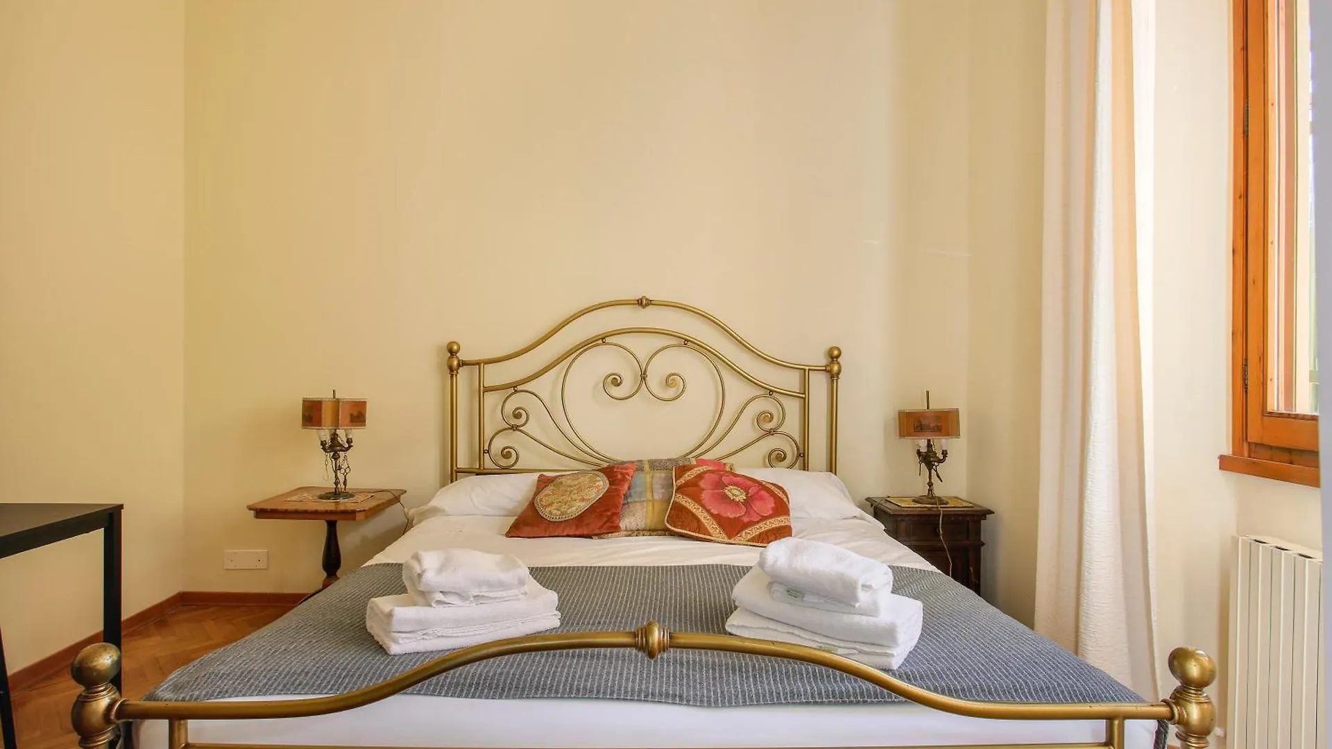 Oltrarno Tasso Apartment In Florence