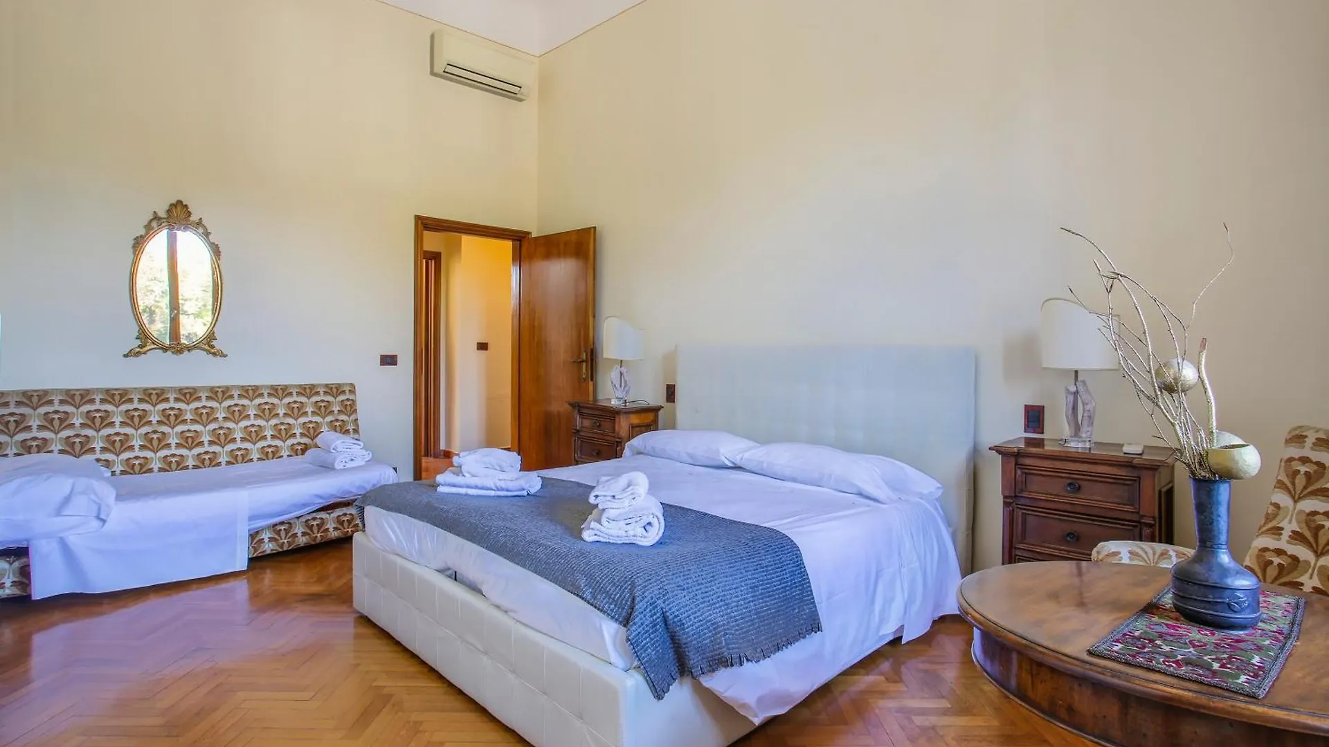 Oltrarno Tasso Apartment In Florence