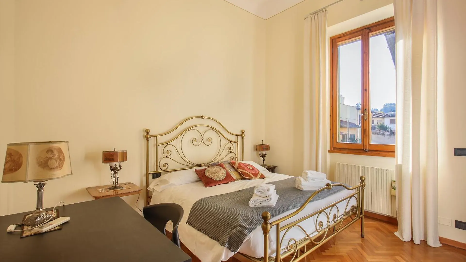 Oltrarno Tasso Apartment In Florence