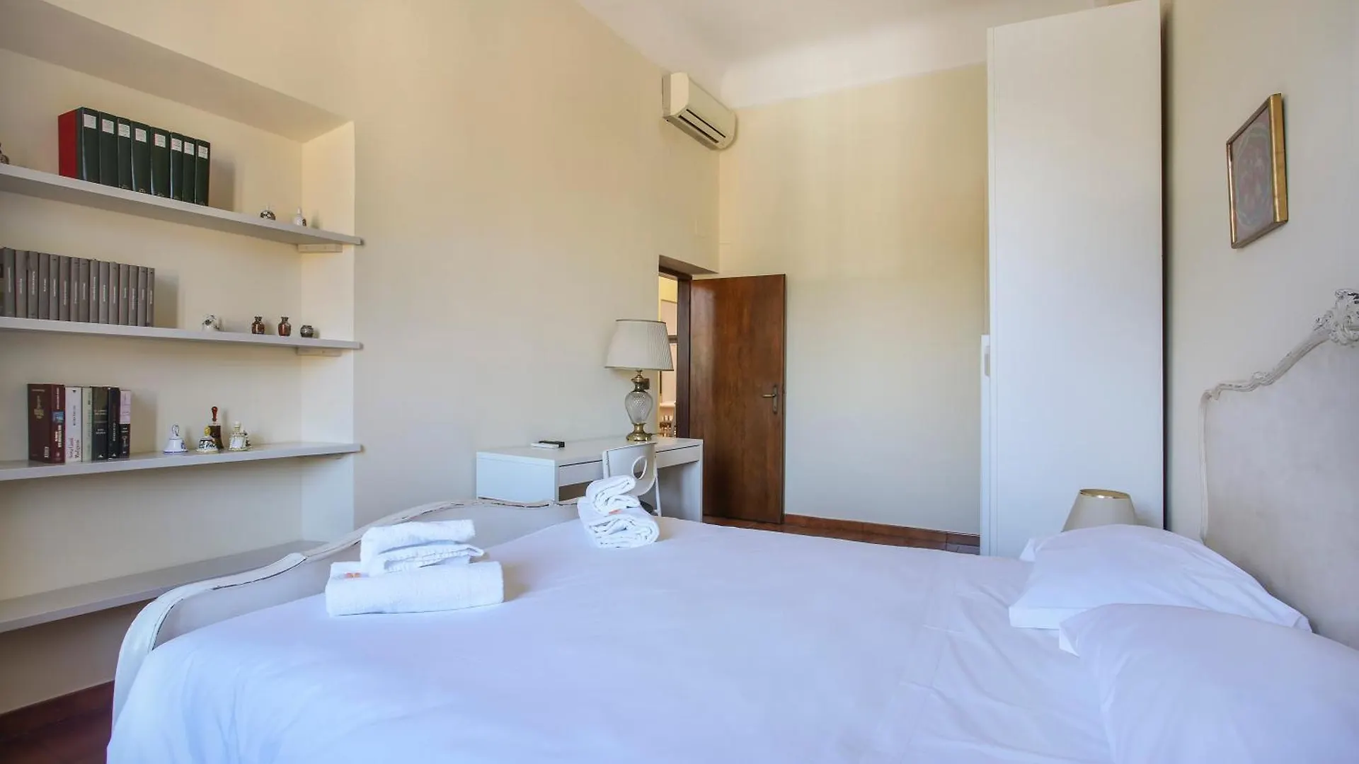 Oltrarno Tasso Apartment In Florence 0*,